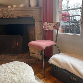 Chaise d’écolier Adulte Suzie bicolore imprimé toile de jouy & Velours Bois de Rose Pieds bruts