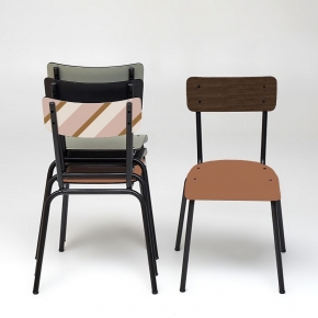 Chaise d’écolier Adulte Suzie – Bicolore Dossier bois foncé & Assise Paprika - Pieds Noirs