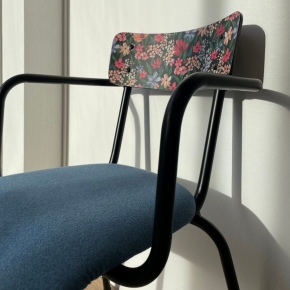 Fauteuil d’écolier Adulte Suzie dossier imprimé Tulum & Assise Feutrine Bleu Minéral - Pieds Noirs