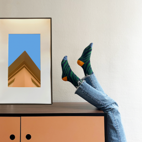 NEW - Meuble bas TV Elienor - Corail/Bois Foncé pieds Terracotta