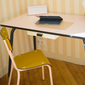 Chaise d’écolier Adulte Suzie Stratifié Dossier & Assise uni Ocre - Pieds Rose Poudré